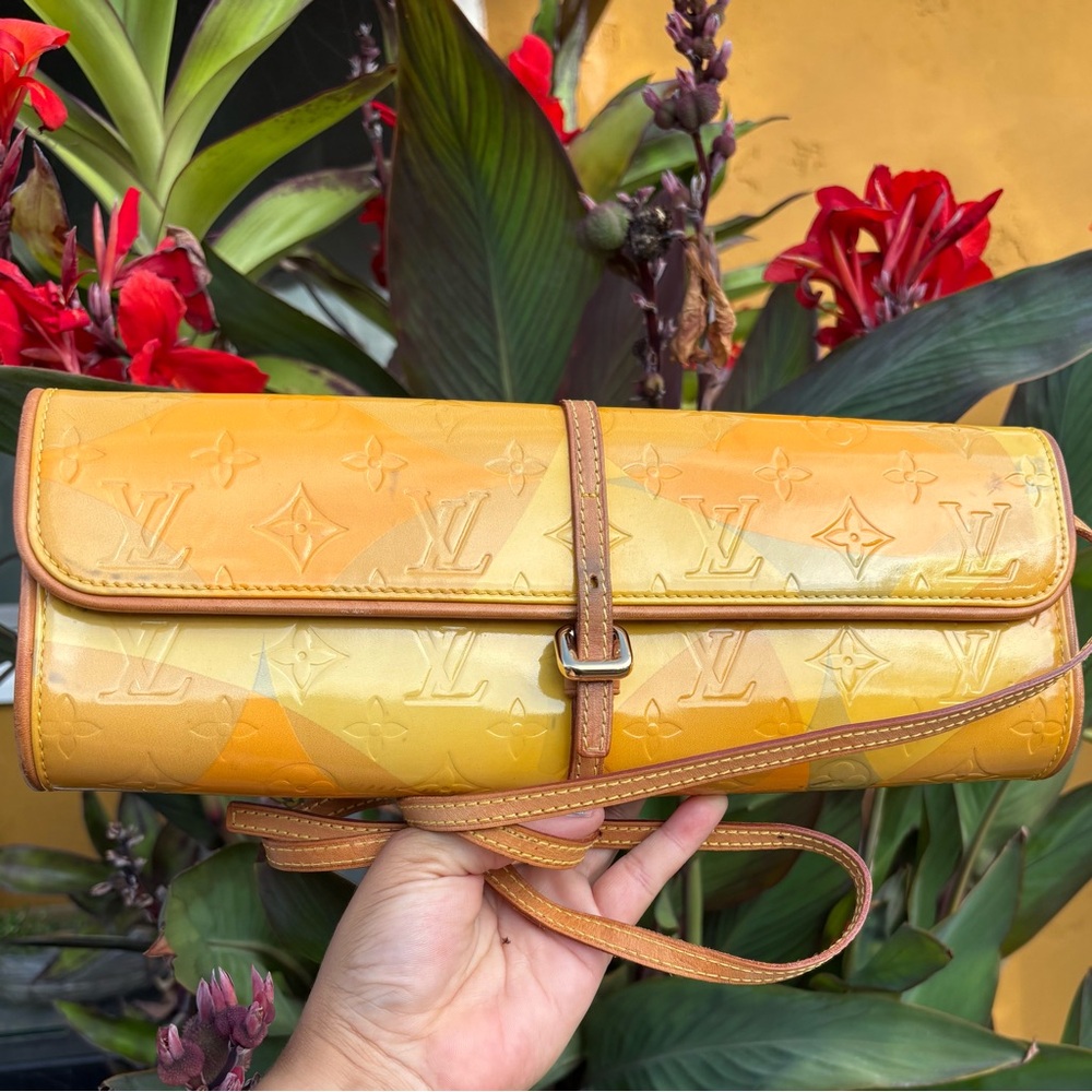 Louis Vuitton Vintage Vernis Pochette Fleur Monogram Clutch